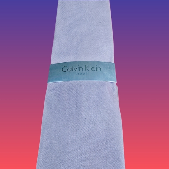 Calvin Klein 💯% Silk Tie - Picture 2 of 6